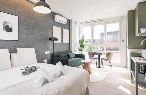 Ciudad Lineal Apartment | Arturo Soria Stays by Charming VII - newly renovated, Parking