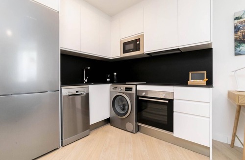 Carabanchel Apartment | Aurora Stays by Charming IV, Apartment for 4 with free parking