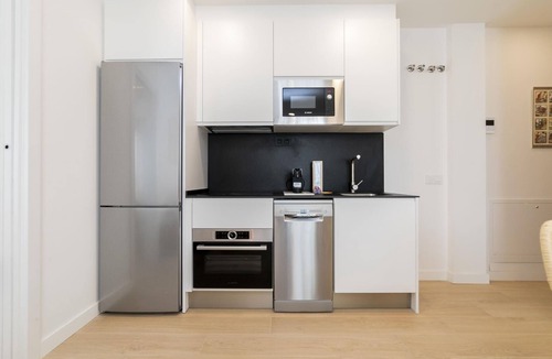 Carabanchel Apartment | Aurora Stays by Charming V, Apartment for 2 with free parking