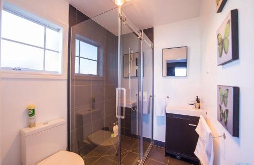 Fernhill Apartment | Awesomely Ambient Queenstown Home