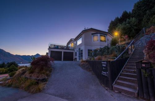 Fernhill House | Awesomely Lakeview Queenstown Home