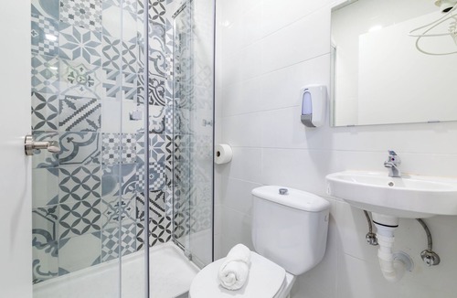 Canillas Hostel | AYZ Ulises - Auto check-in property