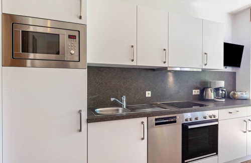 Oberhenneborn Apartment | Bärenhöhle Apartment (63 sqm, 2 Bedrooms) with Private Terrace and Wi-Fi