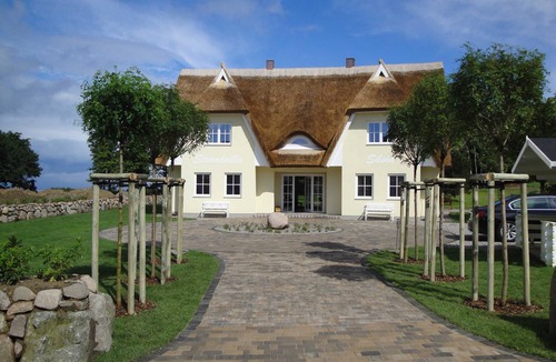 Lobbe Villa | Baltic Sea beach villa Silvia - Baltic Sea beach villa Silvia 2 right