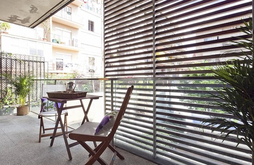 Sant Gervasi Apartment | Barcelona's Center Business Apartment with Balcony