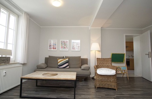 Gohren Apartment | Bathroom-style vacation apartment with conservatory - Villa Maria FeWo Marianne 35
