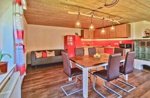 Wildsteig Apartment | Bavaria apartment with tiled stove and terrace