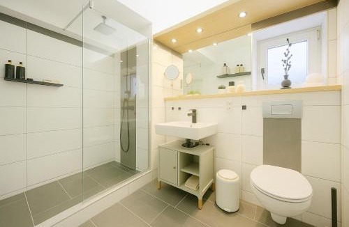 Waldkirchen Apartment | Bayerischer Wald Hideaway, nähe Passau, Garten, Kamin, Galerie,