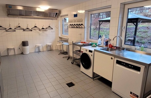 Lam Apartment | BayVista-Appartement mit Terrasse und Bergblick by Interhome