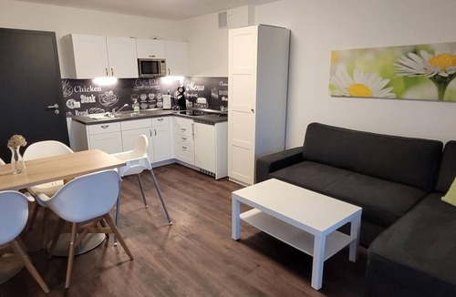 Lam Apartment | BayVista-Appartement mit Terrasse und Bergblick by Interhome