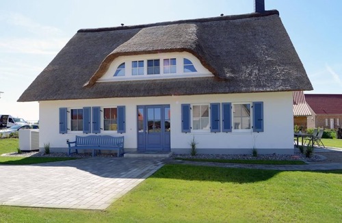 Gross Schwansee Cottage | Beach bench, Germany