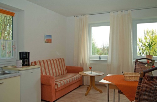 Gohren Bed & Breakfast | Beach chair house 1 150 m to the beach quiet location - Beach chair house 1 150 m to the beach