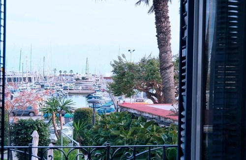 Vilanova I la Geltru Apartment | Beach First line - Full Flat 3 Bedrooms 3 baths- 2 families Fit