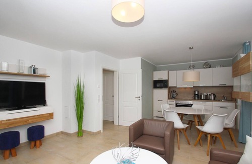 Lobbe Apartment | Beachfront apartment with terrace, use of swimming pool and sauna - Rex Rugia H-1010