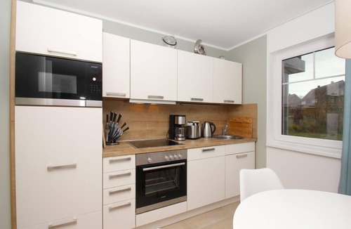 Lobbe Apartment | Beachfront apartment with terrace, use of swimming pool and sauna - Rex Rugia H-1010