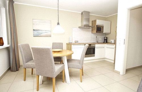 Lobbe Apartment | Beachfront apartment with terrace, use of swimming pool and sauna - Rex Rugia H-1010