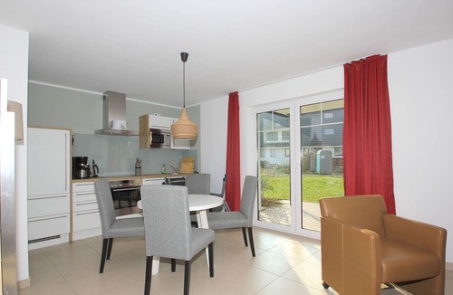 Lobbe Apartment | Beachfront apartment with terrace, use of swimming pool and sauna - Rex Rugia H-1010