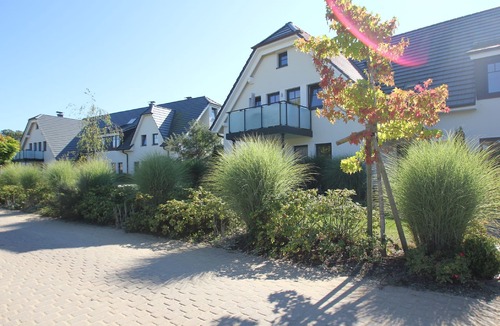 Lobbe Apartment | Beachfront apartment with terrace, use of swimming pool and sauna - Rex Rugia H-1010