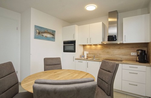 Lobbe Apartment | Beachfront apartment with terrace - Rex Rugia House 17 Apartment 03