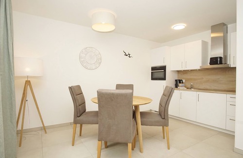 Lobbe Apartment | Beachfront apartment with terrace - Rex Rugia House 17 Apartment 02