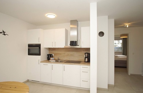 Lobbe Apartment | Beachfront apartment with terrace - Rex Rugia House 17 Apartment 02
