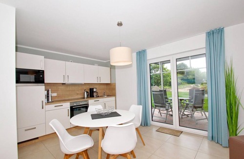 Gohren Apartment | Beachfront apartment with terrace, use of swimming pool and sauna - Rex Rugia H-1010 -