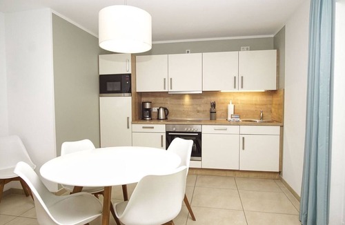 Gohren Apartment | Beachfront apartment with terrace, use of swimming pool and sauna - Rex Rugia H-1010 -