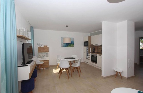 Moenchgut Peninsula Apartment | Beachfront apartment with terrace, use of swimming pool and sauna - Rex Rugia H-1010 -