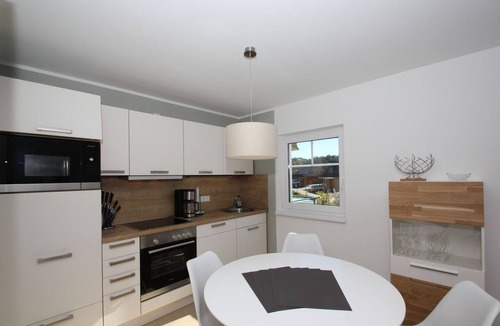 Gohren Apartment | Beachfront apartment with balcony, use of swimming pool and sauna - Rex Rugia H-1010 -