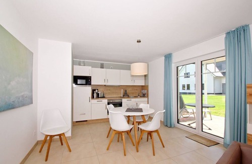 Lobbe Apartment | Beachfront vacation rental with a terrace, access to the pool and sauna - Rex Rugia H-1010 -