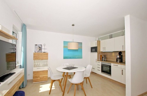 Moenchgut Peninsula Apartment | Beachfront vacation rental with a terrace, access to the pool and sauna - Rex Rugia H-1010 -