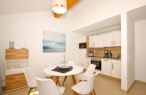 Gohren Apartment | Beachfront vacation rental with a balcony, access to the pool and sauna - Rex Rugia H-1010 -