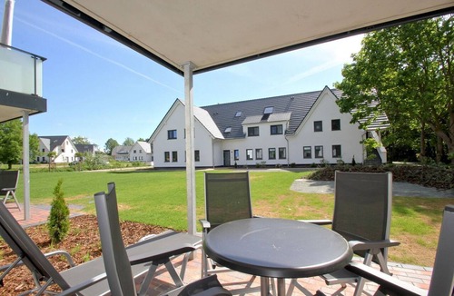 Gohren Apartment | Beachfront vacation rental with a terrace, access to the pool and sauna - Rex Rugia H-1010 -
