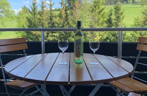 Schoenwald Apartment | Beautiful maisonette vacation apartment for 2-5 people (with pool area)