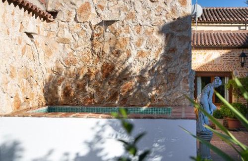 Castronuno House | Beautiful Alamedas, casa rural con jardín y alberca para familias y grupos
