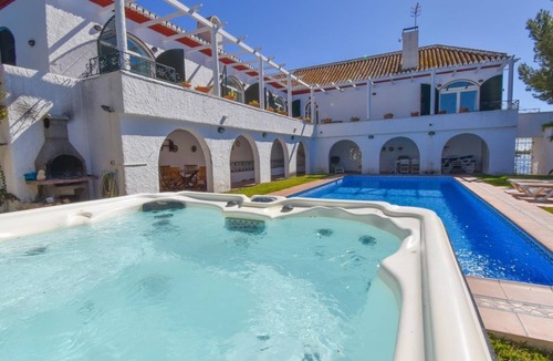 Velilla-Taramay Villa | Beautiful and spacious Villa with private pool