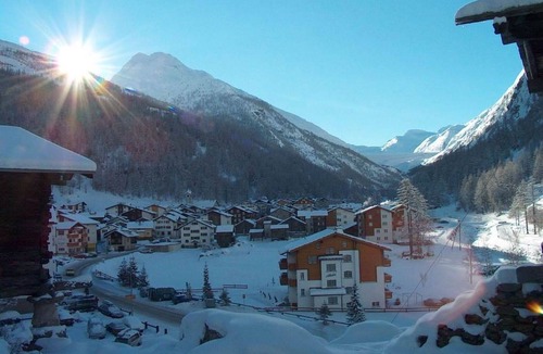 Saas Almagell Apartment | Beautiful apartment for 4 people with WIFI, hot tub, TV and balcony
