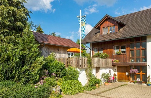 Hergensweiler Apartment | Beautiful Apartment “Obstwiese” with Mountain View, Wi-Fi and Separate Terrace, Pets on request