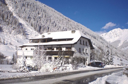 Feichten Apartment | Beautiful apartment for 4 guests with WIFI, TV, balcony and pets allowed