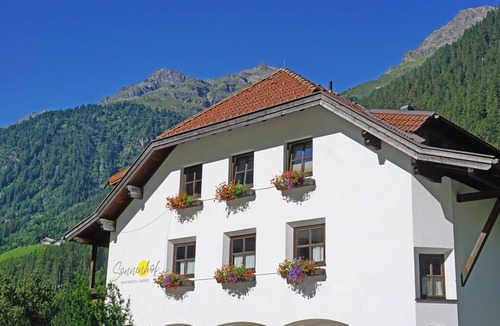 Feichten Apartment | Beautiful apartment for 4 guests with WIFI, TV, balcony and pets allowed