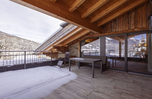 Lermoos Apartment | Beautiful apartment for 6 people with WIFI, hot tub, TV, terrace, panoramic view and parking