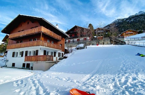 Graechen Apartment | Beautiful apartment for 4 guests with WIFI, TV, patio and panoramic view
