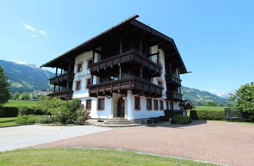Kapfing Apartment | Beautiful apartment for 2 people with WIFI, TV, balcony, pets allowed and panoramic view