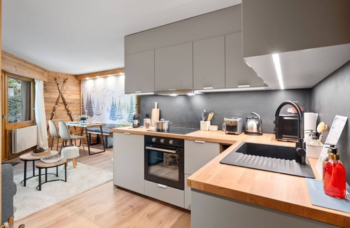 Lens Apartment | Beautiful apartment for 4 guests with WIFI, TV and patio