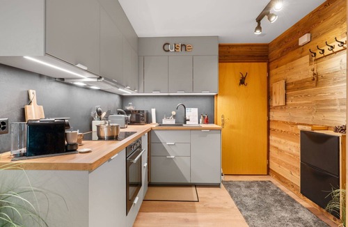 Lens Apartment | Beautiful apartment for 4 guests with WIFI, TV and patio