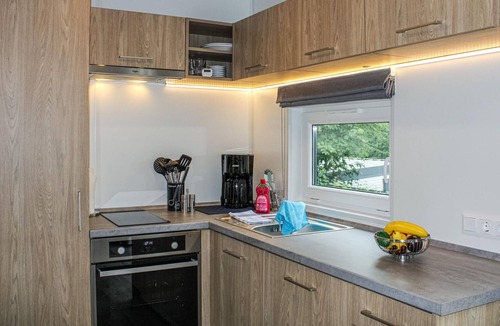 Wemding House | Beautiful cottage with panoramic view of the lake.