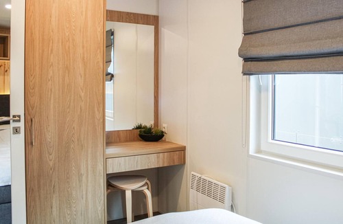 Wemding House | Beautiful cottage with panoramic view of the lake.