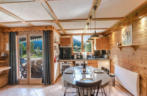 Les Praz-de-Chamonix Apartment | Beautiful duplex with garden in Chamonix, 4 people, pets allowed, parking, wifi