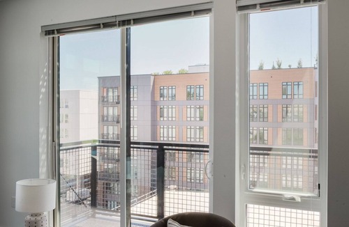 Squire Park Apartment | Beautiful First Hill Jr 1BR w/Gym, BBQ & Game Room, by Blueground