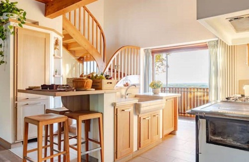 Mernico House | Beautiful private villa with A/C, hot tub, WIFI, TV, terrace, pets allowed and panoramic view